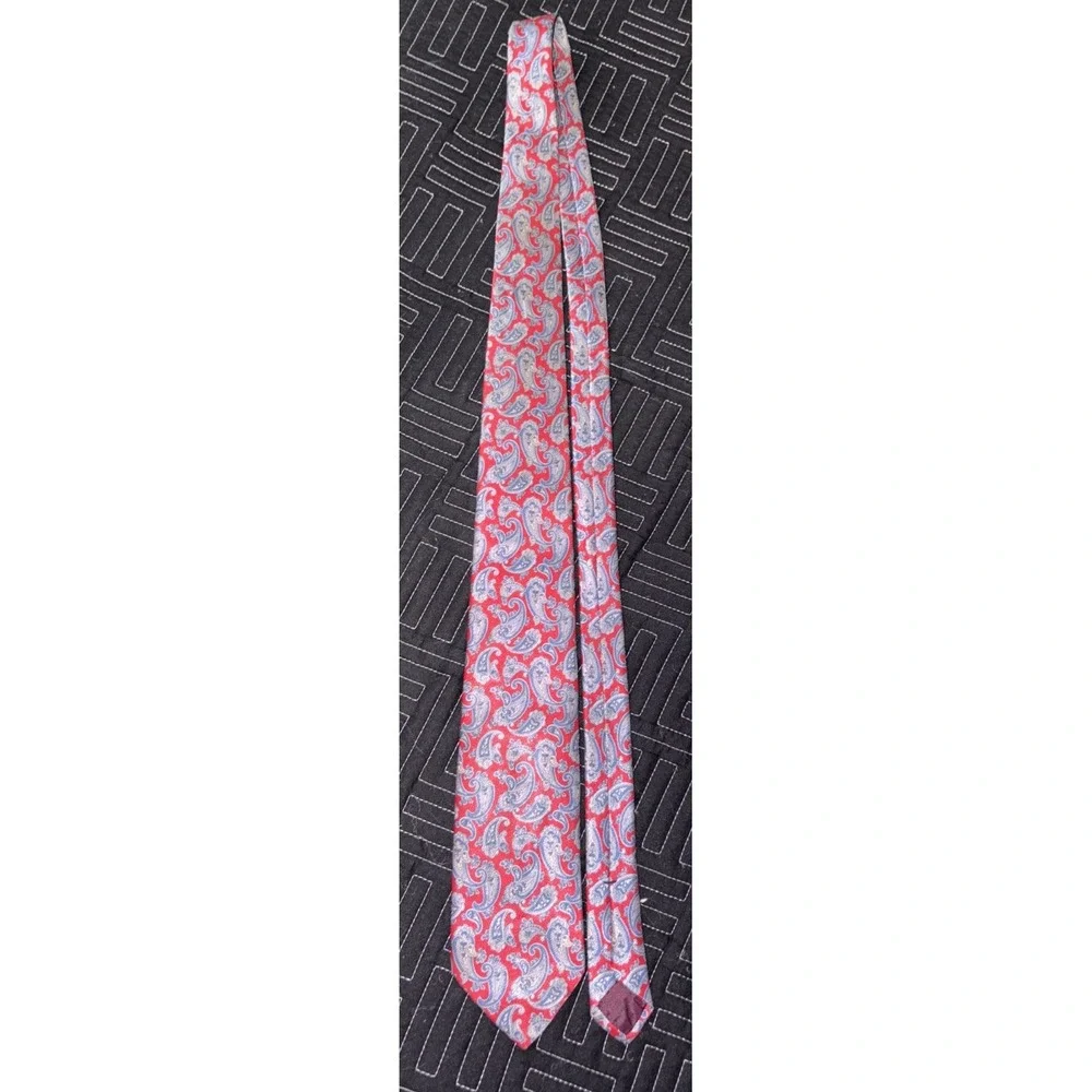 John Henry 100% Silk Red Paisley Print‎ Men's Tie